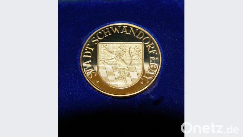 Der Stadtrat vergibt die Bürgermedaille in der Regel ein mal in jeder Legislaturperiode, zuletzt 2013. Bild: Hösamer