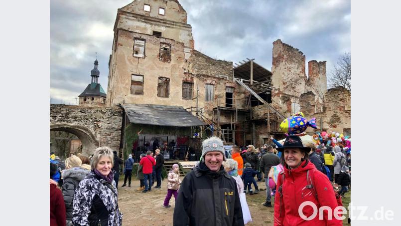Die Überreste der durch einen Brand zerstörten Burg Hartenberg sind seit ein paar Jahren Kulisse für buntes, schauriges Treiben in der Vorweihnachtszeit. In Tschechien geht es nicht so besinnlich zu wie in der Oberpfalz. Da ist der Teufel auch mit im Spiel. Bild: eib