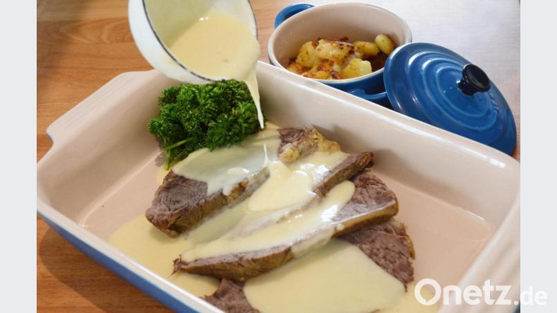Ein Klassiker zum Tafelspitz ist die Meerrettichsauce. OWZ-Küchenchef Michael Schiffer empfiehlt dazu Kartoffelschmarrn, eine Rezeptidee eines Freundes. Bild: Gabi Schönberger