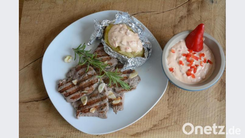 Die Lammsteaks sind perfekt für einen köstlichen Grillabend im Sommer. Sie können aber auch in der Pfanne zubereitet werden. Bild: Gabi Schönberger