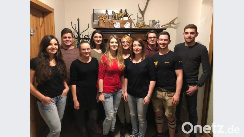 Die Kemnather Kirwaleit wählen einen neuen Vorstand (von links): Elke Lorenz, Thomas Siegert, Tanja Grill, Franziska Reng, Christina Ott, Alicia Märkl, Katrin Wild, Dennis Hackenberg, Stefan Gräf, und Simon Knorr. Bild: exb