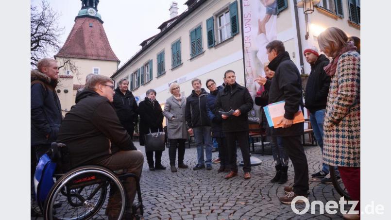 Das Untere Tor ist inzwischen auch für Rollstuhlfahrer gut befahrbar. Barrierefreiheit war das Thema einer neuen Veranstaltungsreihe der SPD: &quot;VISION 2026-Jens Meyer und Fraktion für Sie vor Ort.&quot; Bild: Gabi Schönberger