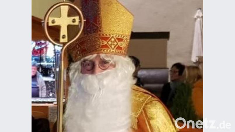 Seit 41 Jahren ist Peter Ertl ehrenamtlicher Nikolaus.	Er würde gerne einmal Knecht Ruprecht spielen, hatte dafür aber bisher keine Gelegenheit, erzählt er. Bild: exb