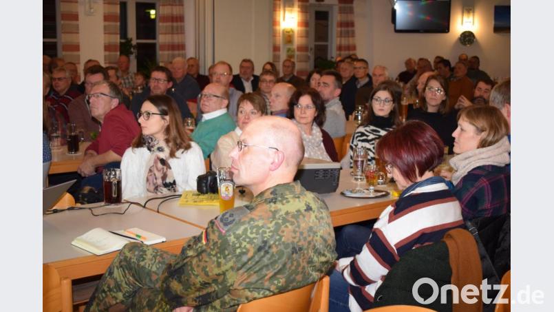 Das Interesse an der Bürgerversammlung war ziemlich groß. Zahlreiche Besucher folgten den Ausführungen des Bürgermeisters. Bild: bnr