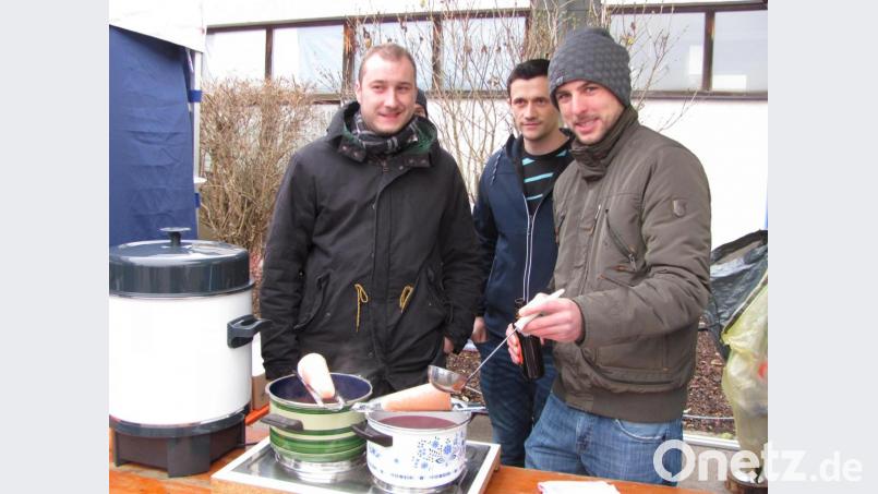 Bei Temperaturen um Null Grad schmeckte die Feuerzangenbowle hervorragend. Bild: sei
