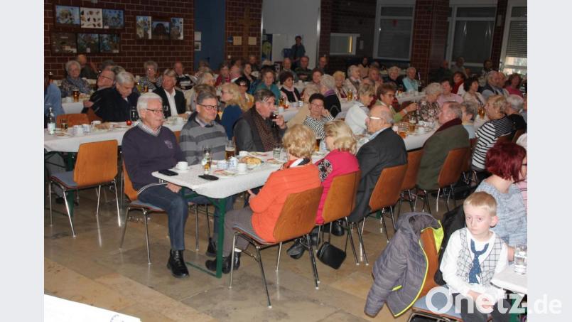 Gut besucht war die 51. Adventfeier der BRK-Gemeinschaft Tirschenreuth in der Aula der Mittelschule. Bild: kro