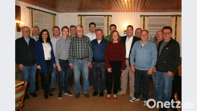 Gehen erwartungsvoll in die Kommuanlwahl 2020. Von links: Willibald Reindl, Günther Fachtan, CSU-Bürgermeisterkandidatin Margit Bayer, Andreas Eckstein, Jonas Greger, Matthias Scharf, Reinhard Glatz, Mario Bauer, Peter Brüchner, Benedikt Kappauf, Nicole Gerstner, Klaus Bayer, Gerhard Schinner, Hans Malzer, Manfred Spörrer und Markus Greger. Bild: fpoz