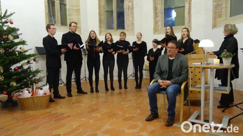 Das Vokalsolisten-Ensemble &quot;Voices pur&quot; unter der Leitung von Ursula Kohlhäufl-Steffl sang auch Knorr von Rosenroths &quot;Morgenglanz der Ewigkeit&quot;. Die verbindenden Texte sprach Markus Brandl. Bild: hka