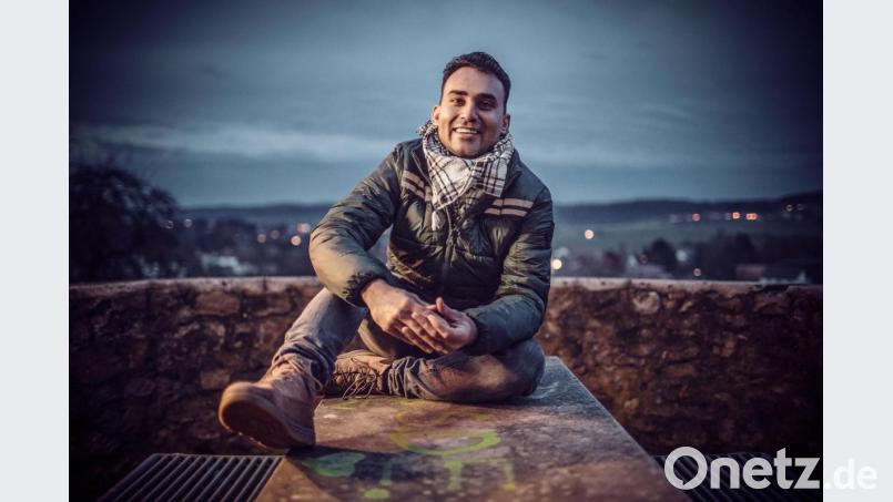 Junaid strahlt. Er fühlt sich in seiner neuen Heimat Nabburg aufgenommen. Dafür möchte er seinen Mitmenschen etwas zurückgeben. Bild: exb/Michael Golinski