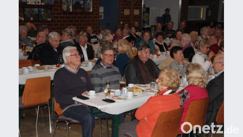 Gut besucht war die 51. Adventfeier der BRK-Gemeinschaft Tirschenreuth in der Aula der Mittelschule. Bild: kro
