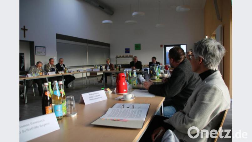 18 Tagesordnungspunkte hatte der Sozialausschuss des Bezirks abzuarbeiten. Bild: jrh