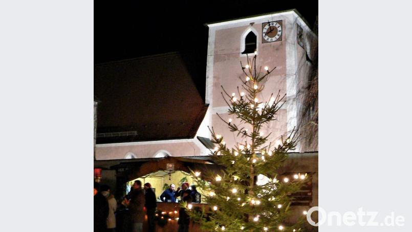 Im Schein von Lichterketten kommt auf der Kohlberger Marktweihnacht am Samstag, 7. Dezember, adventliche Stimmung auf. Bild: jml