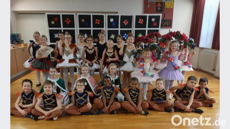 Diese Kinder der Freihunger Josef-Voit-Schule tanzen bei der Klösterlichen Weihnacht am 7. und 14. Dezember Peter Tschaikowskijs Ballett „Der Nussknacker“. Bild: Sander