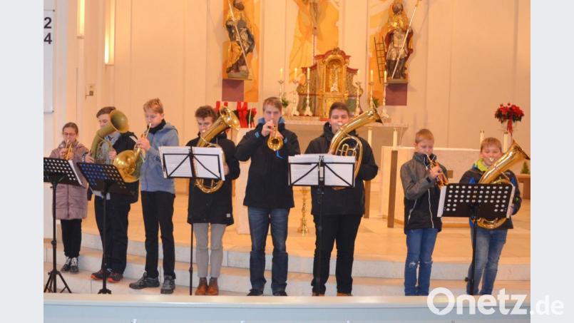 Eine Gruppe junger Musikanten von der Musikschule Tachov darf beim Sonntagskonzert des Musikvereins in der Emmeramskirche nicht fehlen. Bild: fjo