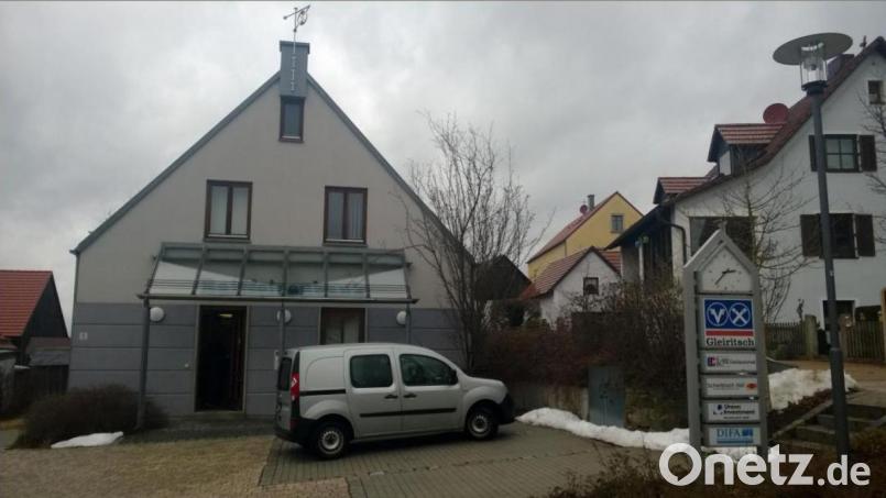 Die ehemalige Bankfiliale in der Ortsmitte von Gleiritsch. Diese soll zur Begegnungsstätte für Bürger, Vereine und Gäste der Kommune umgebaut werden. Bild: exb