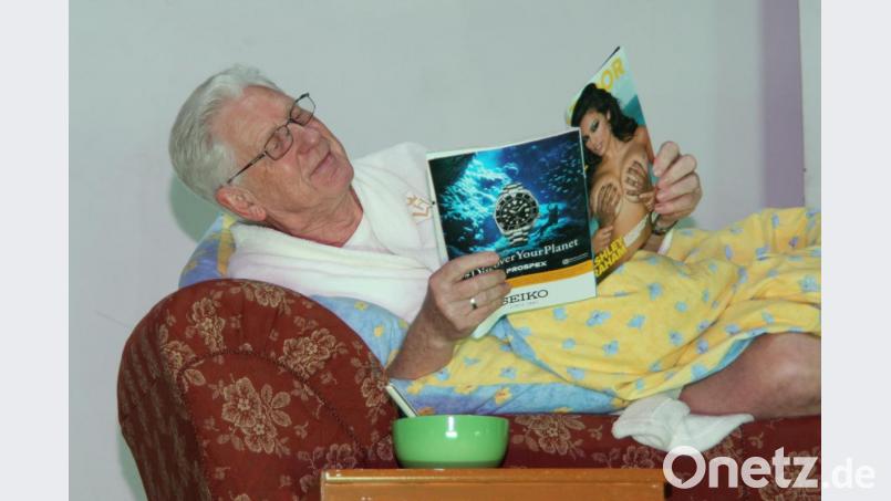 Opa Brandner (Lothar Wollin) ahnt nichts. In aller Ruhe widmet er sich seiner &quot;Fachzeitschrift&quot;. Bild: wro