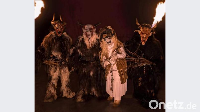 Die Perchtengruppe „Flossboch Deifl“ werden am dritten Advent in Altenstadt ihr Unwesen treiben. Zum ersten veranstaltet die Gemeinde eine solche Einstimmung auf Weihnachten an. Bild: adj