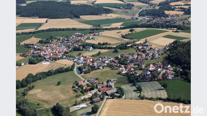 Eine Luftbild-Ansicht auf den Hauptort der Gemeinde Gleiritsch. Für die kommenden zwölf Monate haben die örtlichen Vereine einen Veranstaltungskalender mit zahlreichen Terminen aufgestellt. Bild: akp
