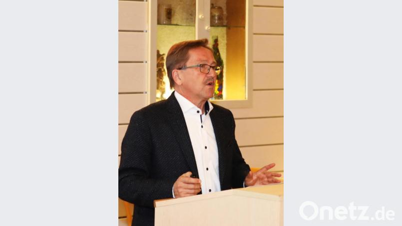 Bürgerversammlung in Wildenreuth. Am Rednerpult Bürgermeister Hans Donko. Bild: JOCHEN NEUMANN
ERBENDORF