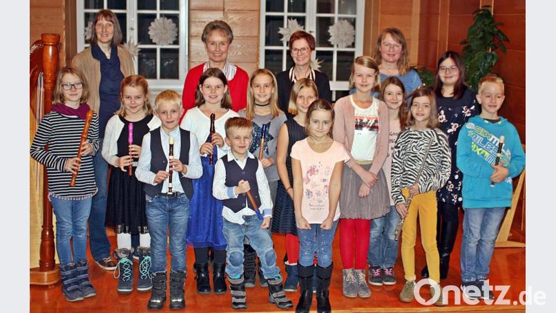 Die Schüler zeigen beim Vorspielabend, was sie in den vergangenen Monaten geübt haben. Bild: R. Kreuzer