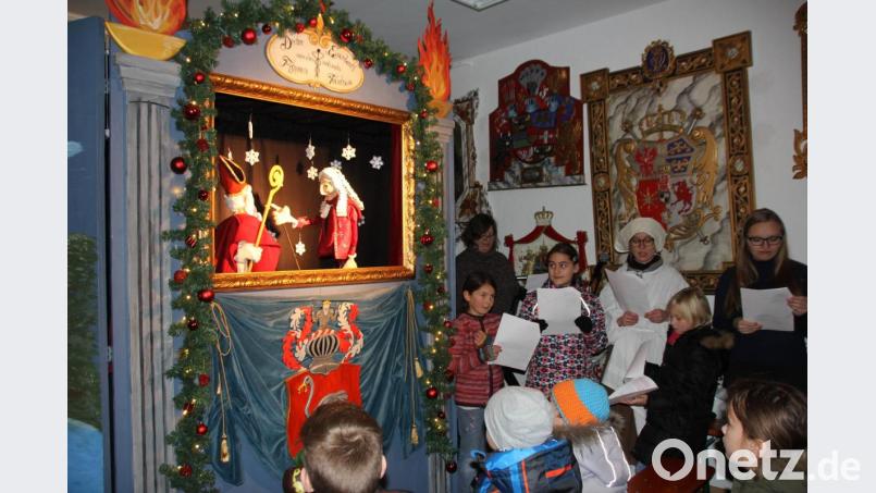 Mit Aufführungen des Figurentheaters bereichert der Festspielverein das Programm beim 41. Oberviechtacher Christkindlmarkt. Archivbild: frd