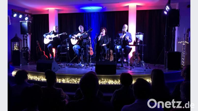 Die „4Souls“ mit Jürgen Hofmann, Wulli Wullschläger, Sonja Tonn und Christian Pöllmann (von links) berühren die Seelen ihrer Zuhörer. Bild: mor