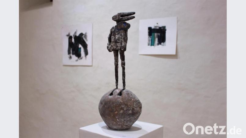 Mehrere Elemente bilden eine Einheit - die neue Skulpturenreihe von Uber und Diem stellt das Bizzare, aber auch Humorvolle im Leben dar. Bild: Dagmar Williamson