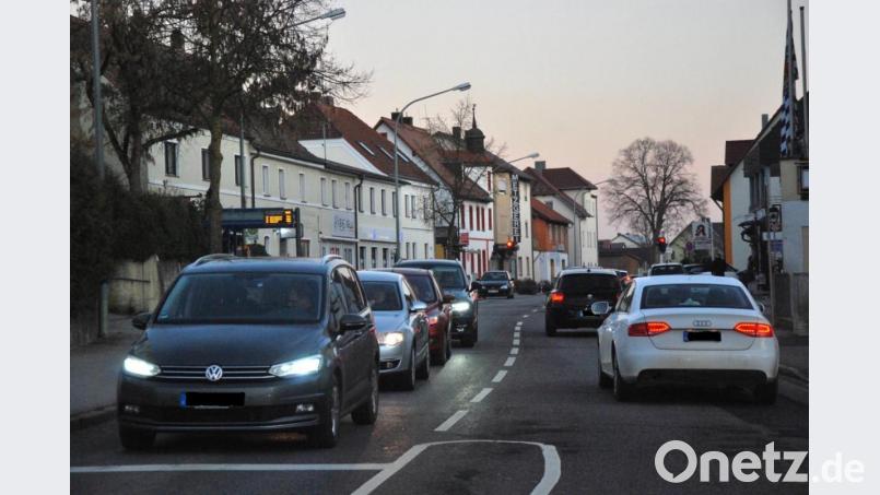 Die Ortsdurchfahrt im Kümmersbrucker Ortsteil Haselmühl. Die SPD macht sie wieder zum Thema: Jetzt soll der Freistaat das Millionen-Projekt bauen. Bild: gsp