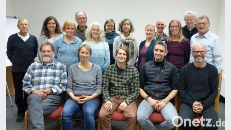 Die vier Spitzenkandidaten (vorne, von rechts) Hermann Sehr, Cliff Rüdinger-Härlin, Yul Steger, Ines Riedl sowie Urgestein Walter Schöberlein. Bild: jp