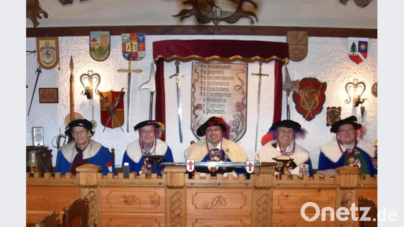 Die Ritter um Großmeister Werner von Podewils Bild: Würth, Wolfgang
