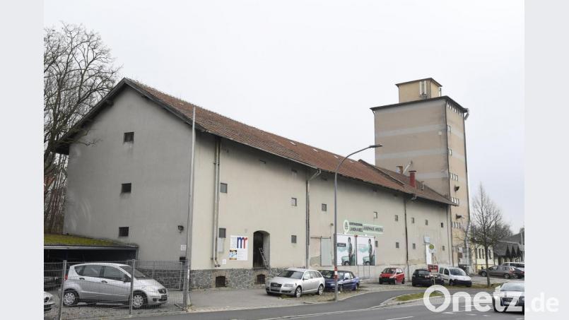 Hier im Bereich des ehemaligen Amberger Lagerhauses bestünde beispielsweise die Möglichkeit, eine städtebauliche Lücke zu verdichten. Damit könnten wertvolle Wohn- oder Gewerbeflächen an anderer Stelle gespart werden. Bild: Petra Hartl