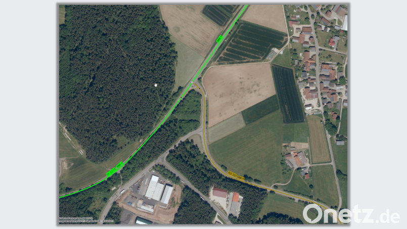 Eine Luftbild zeigt die derzeitige Situation der Kreuzung der Staatsstraße 2238 und der Kreisstraße AS 30. Bild: sche