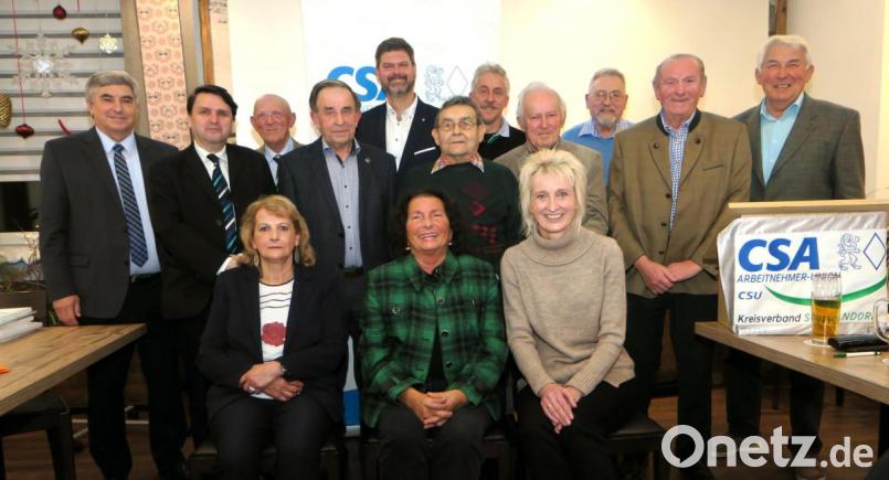 Der CSA-Kreisverband ehrte langjährige Mitglieder und wählte einen neuen Vorstand. Dabei wurde Kreisvorsitzender Alexander Pangerl (Zweiter von links) im Amt bestätigt. Bild: Hirsch