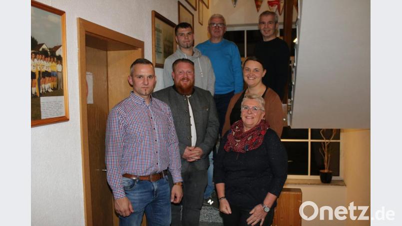 Die Freien Wähler Püchersreuth (von links) Simon Schönberger, Robert Reil, Tobias Kroop, Josef Witt, Doris Reil (vorne), Melanie Würth und Klaus Kuran hoffen auf ein starkes Ergebnis bei der Kommunalwahl 2020. Bild: sne