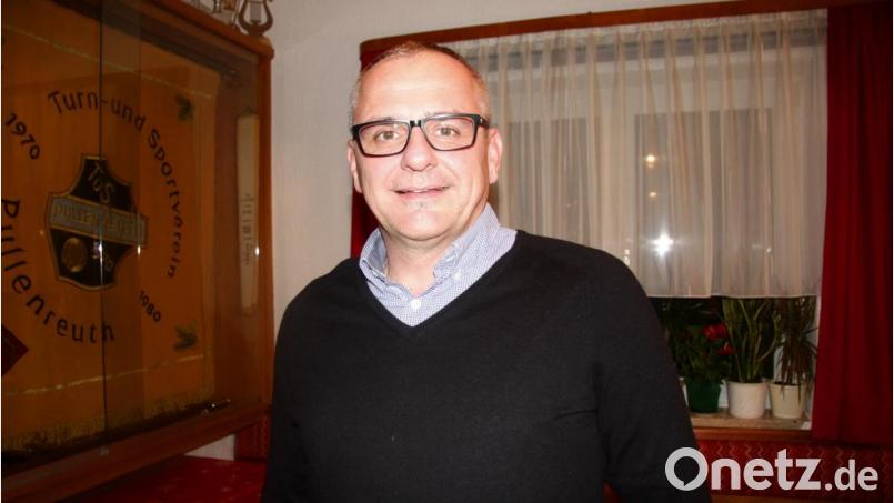 Jetzt ist es offiziell: Bürgermeister Hubert Kraus tritt wieder an, um die Geschicke Pullenreuths auch weiterhin zu lenken. Bild: wro