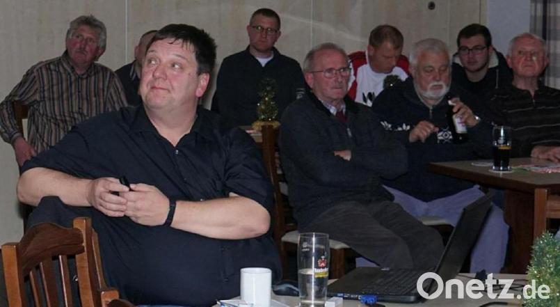 Bürgermeister Christian Ziegler gab den Zuhörern einen Überblick über die Entwicklung innerhalb der Gemeinde Fensterbach. Bild: nib