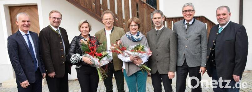 Chefwechsel beim Forstbetrieb Burglengenfeld (von links): Erwin Graf, MdL Alexander Flierl, Helga Verron, Thomas Verron, Annette Scholz, Hans Mages, Vorstand Reinhardt Neft und Personalratsvorsitzender Andreas Ferstl. Bild: bö