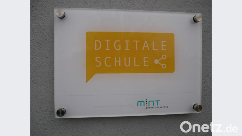 Schild „Digitale Schule“ Bild: hmr