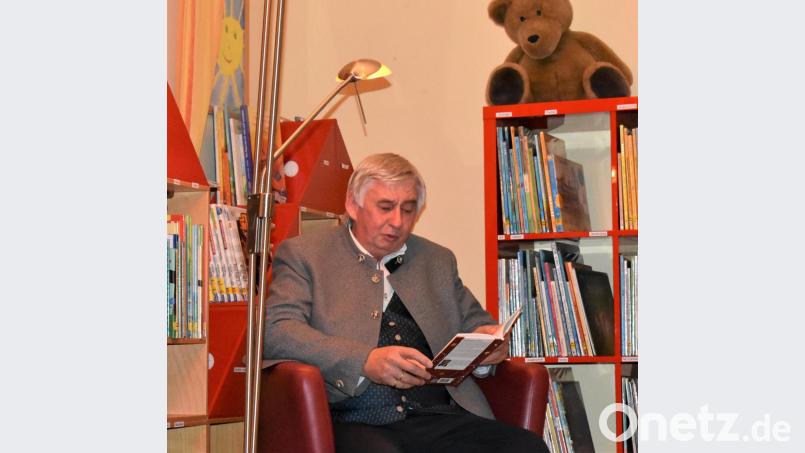 Peter Keck aus Amberg bei der Autorenlesung in der Stadtbücherei "St. Michael". Bild: rgr