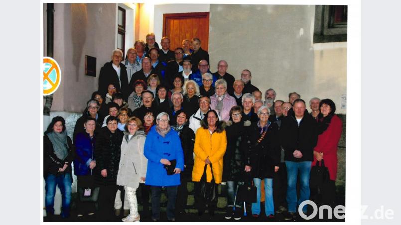 Die Teilnehmer des Treffens des Schülerinnen- und Schülerjahrgang 1953/1954 der Kreisstadt Tirschenreuth Bild: exb