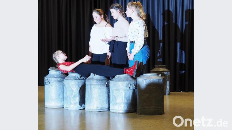 Spielszene des Theaterprojekts &quot;Ein verunglücktes Kind sucht seine Mutter&quot;. Bild: Bühner