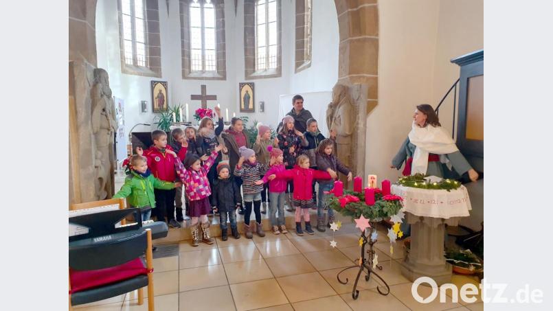 Auch nach 100 Jahren fängt jeder Kindergottesdienst mit einem Lied an, bei dem die Kleinen begeistert mitsingen. Bild: gac