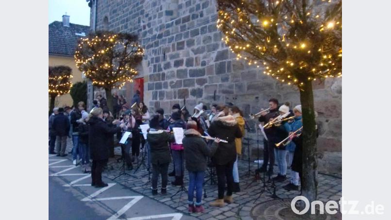 Auch musikalisch war in und um die Nikolauskirche viel geboten. Bild: aub