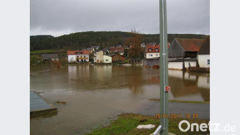 Was tun gegen das Hochwasser in Oberköblitz? Das Wasserwirtschaftsamt erläuterte seine Pläne. Bild: exb