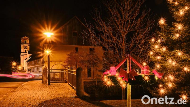 Der Dorfplatz in Teunz wird am 21. Dezember beim &quot;Advent im Stodl&quot; zum Treffpunkt für Groß und Klein. Bild: tkr
