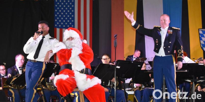 Die United States Army Europe Band (USAREUR) mit Chor gastiert auch dieses Jahr wieder in Grafenwöhr und lädt zu einem beschwingten Weihnachtskonzert in die Stadthalle ein. Bild: rgr