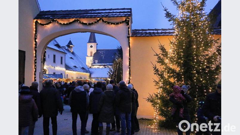 Weihnachtszauber, Geschenkideen, Livemusik, gutes Essen und Glühwein: Der Friedenfelser Jubiläumsweihnachtsmarkt vom 14. bis 15. Dezember hat wieder viel zu bieten. Bild: bsc
