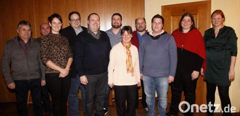 Der Gründungsvorstand der &quot;Christlichen Wählergemeinschaft&quot; (von links): Edwin Deichl, Rudolf Birner, Christina Bauer, Jürgen Neuber, Manfred Wendl, Werner Forster, Lucia Mois, Peter Bauer, Christian Süß, Bianca Stengl und Bettina Bihler. Bild: Hirsch