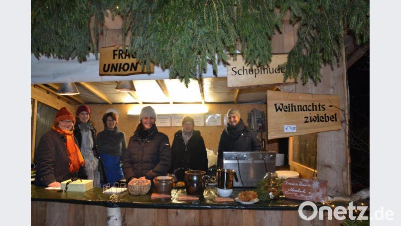 Auch Weihnachtszwiebeln und Schupfnudeln waren beim Essensangebot. Bild: gi
