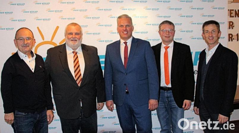 Gratulation für Thomas Wagner (Mitte) von Michael Eckmeder, Peter Meyer, Hans Martin Grötsch und Albert Geitner. Bild: bjo